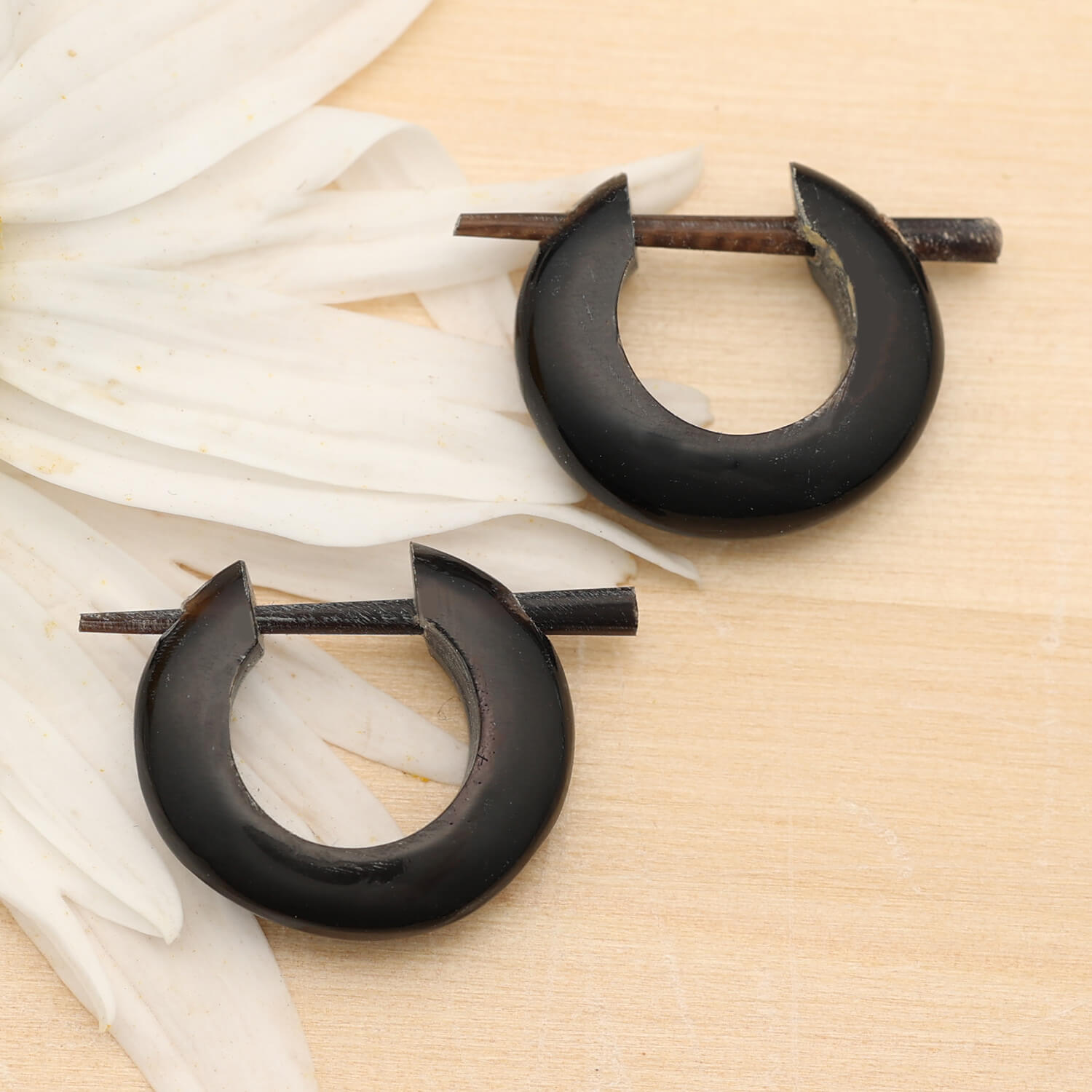 Creole Ohrschmuck aus Horn geschnitzt (Paar)