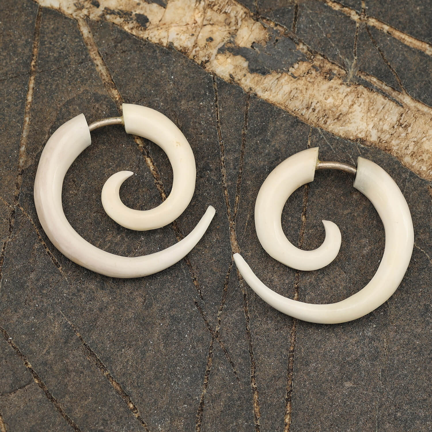 Fake Piercing Spiral M Bone Ear Jewelry