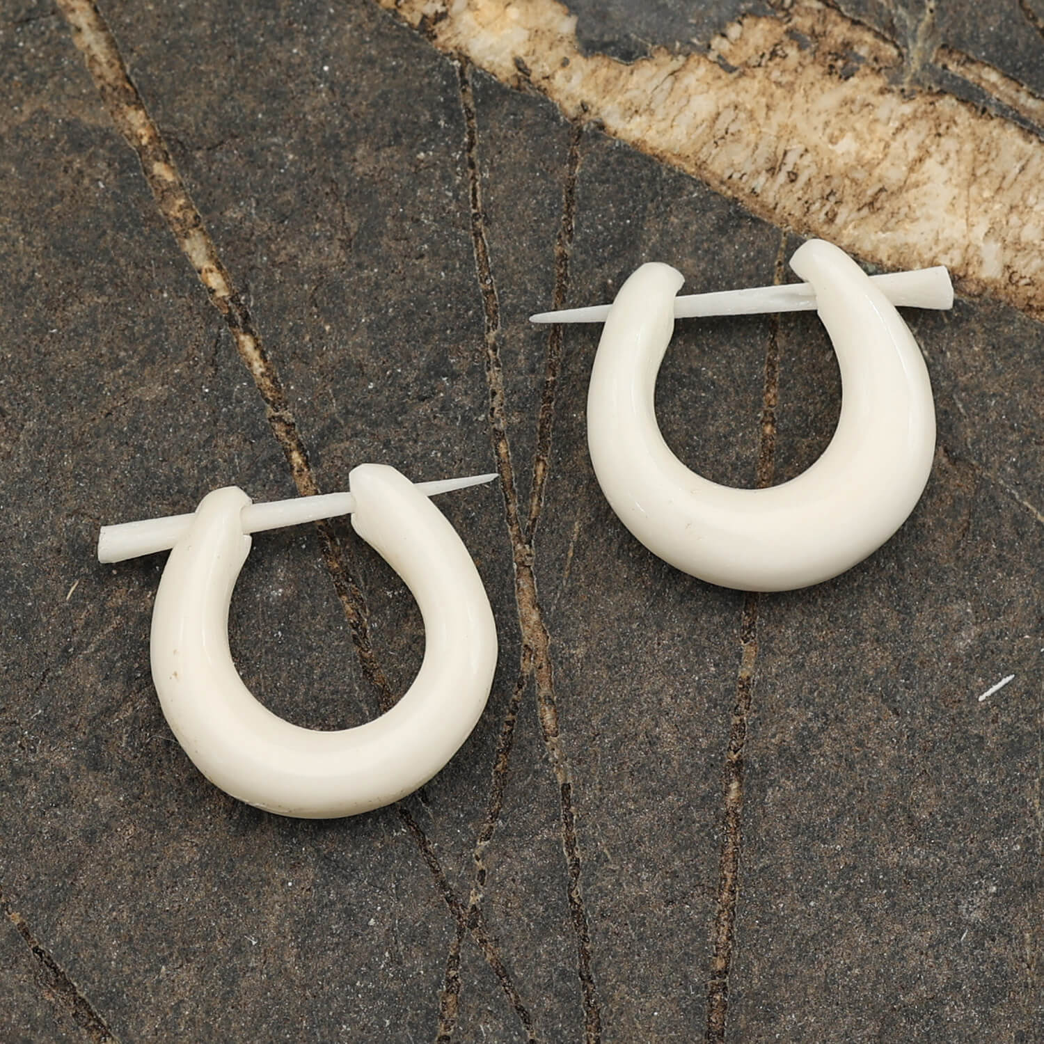 Creole earring Ø 1.5 cm, carved from bone