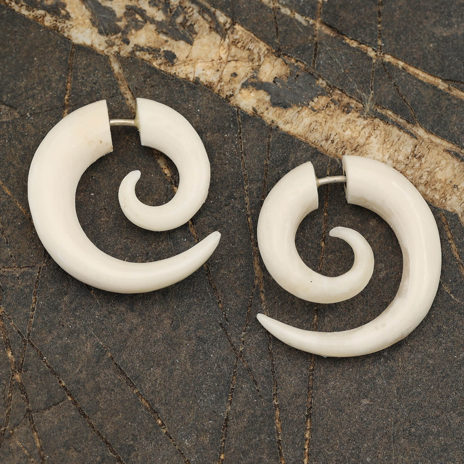 Fake Piercing Spiral Earring 3 cm Bone Ear Jewelry
