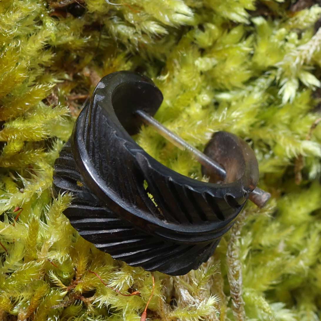 Feder Ohrring Handarbeit Ohrschmuck schwarz fair gehandelt