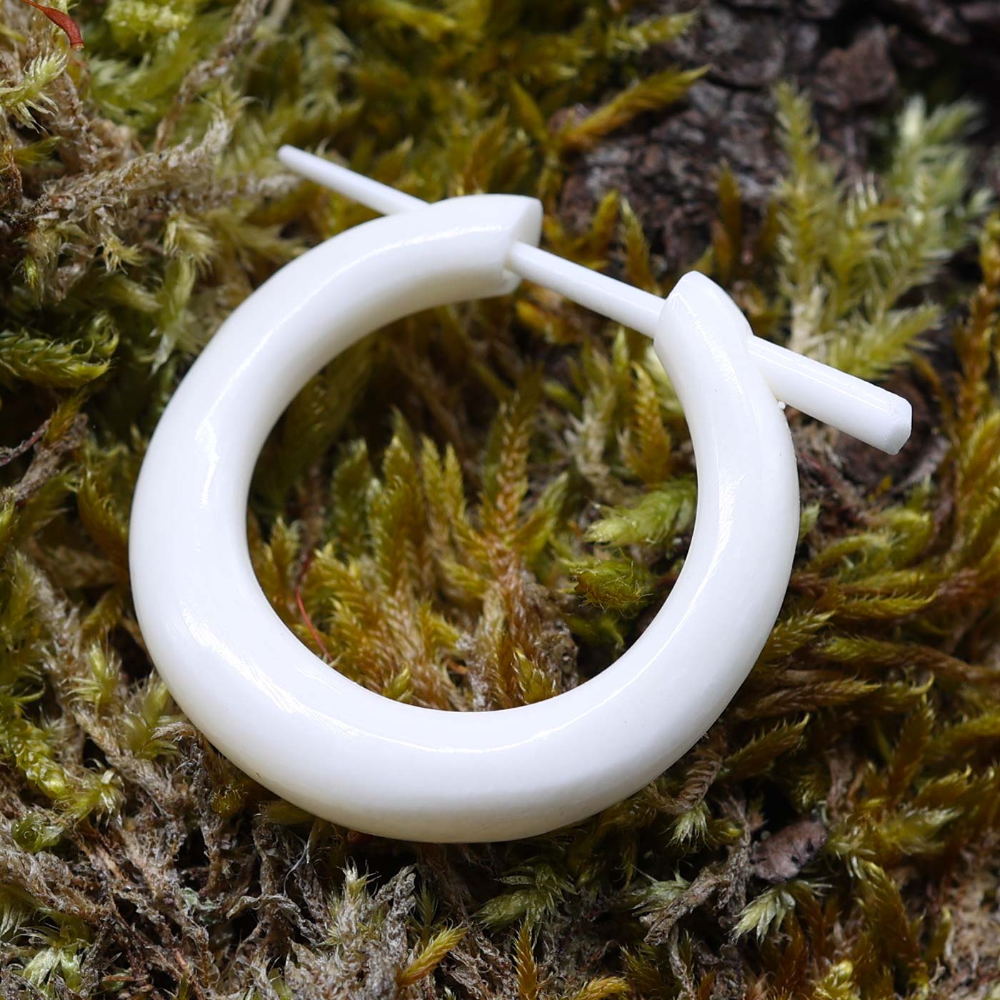 Große Creole Ohrschmuck weiß aus Knochen geschnitzt