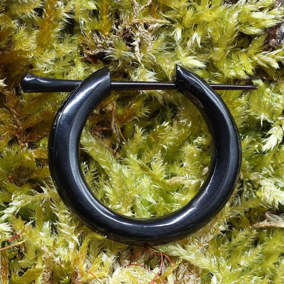 Große Creole schwarz horn ausgefallener Ohrring