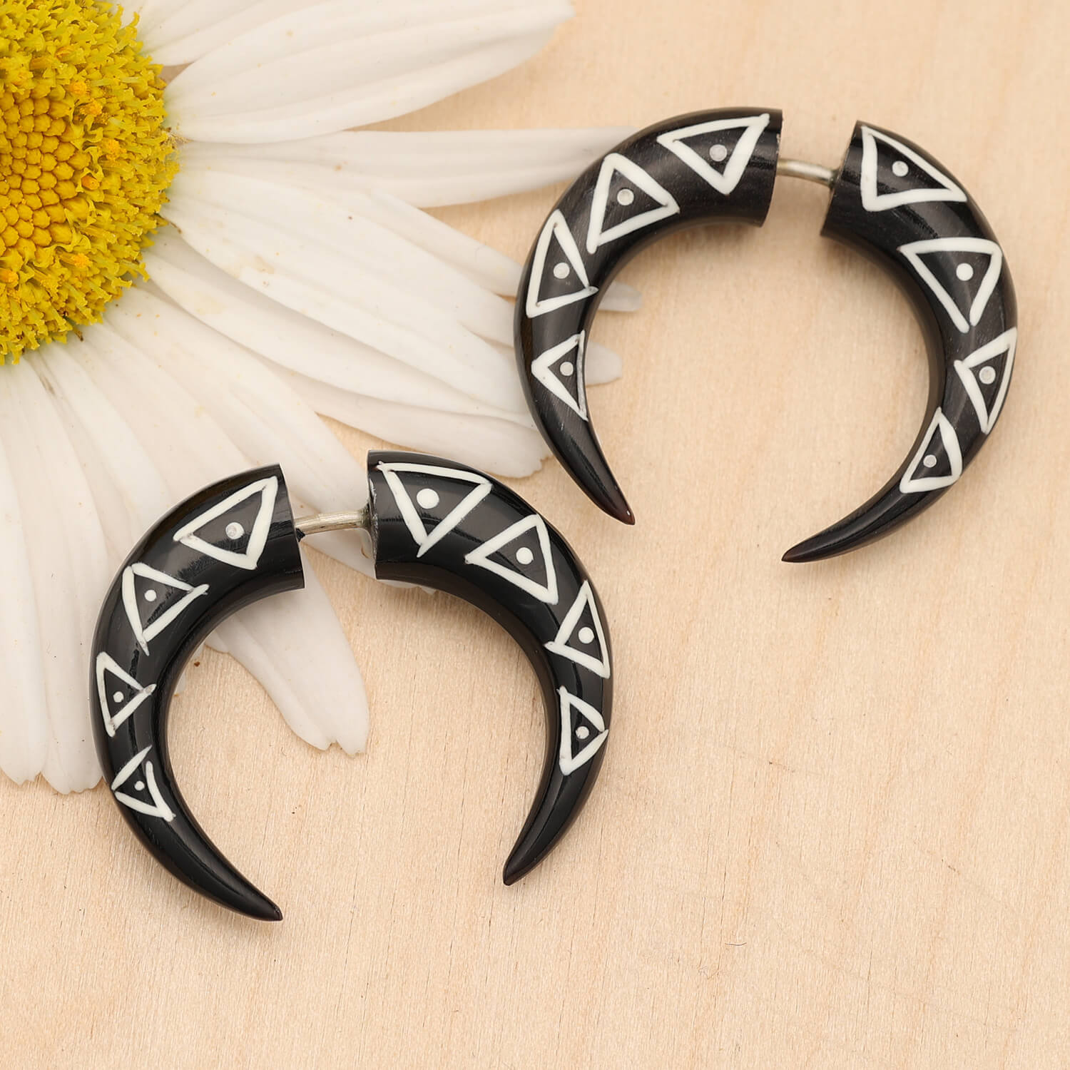 Fake piercing horn decorated ear jewelry