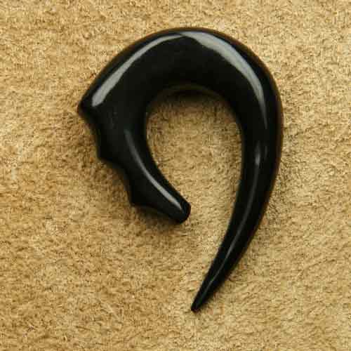 Horn Piercing Alien Ohrpiercing  Dehnung