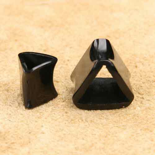 Ohrtunnel aus Horn Triad Piercing Ohr