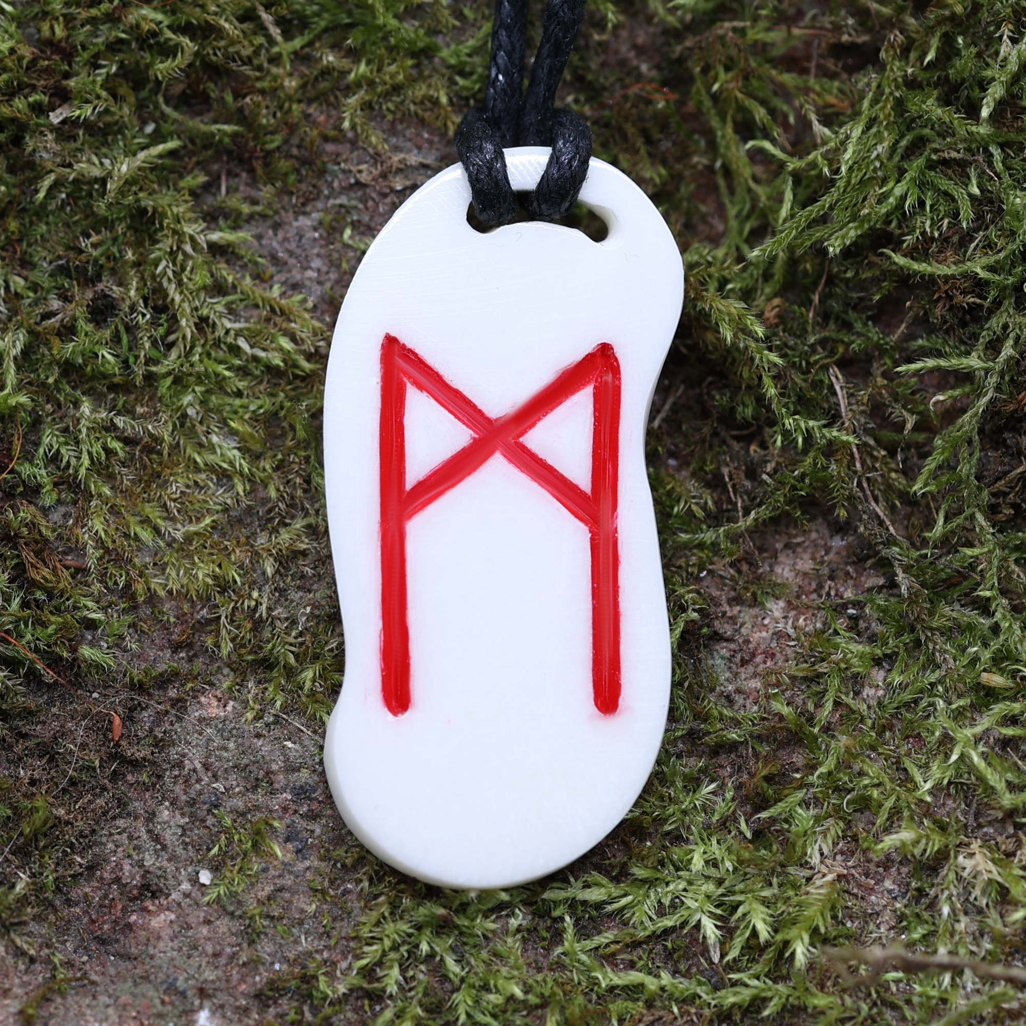 Rune Knochen geschnitzt Kette Schutz Amulett Mannaz