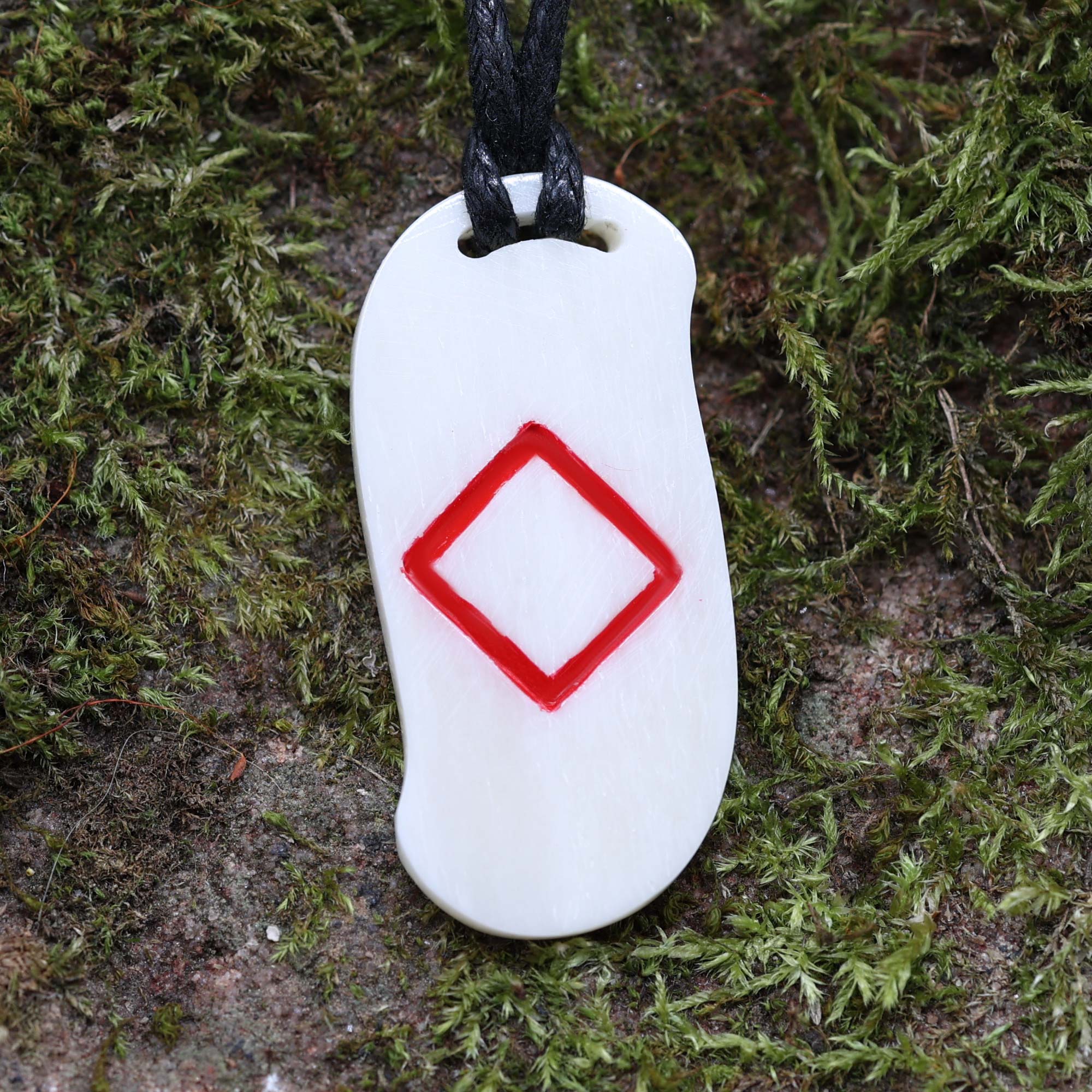 Rune Knochen geschnitzt Kette Schutz Amulett Ingwaz