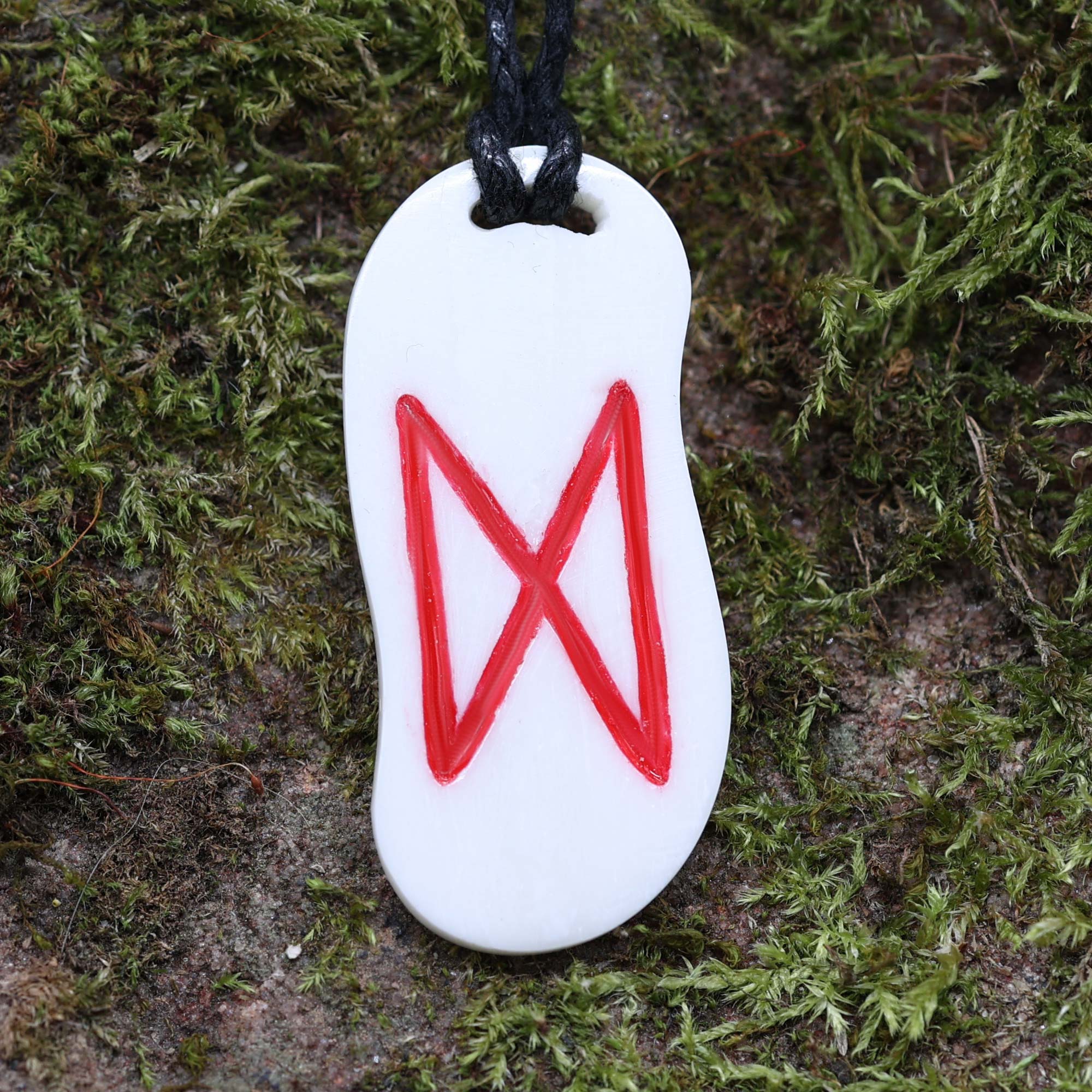 Rune Knochen geschnitzt Kette Schutz Amulett Dagaz