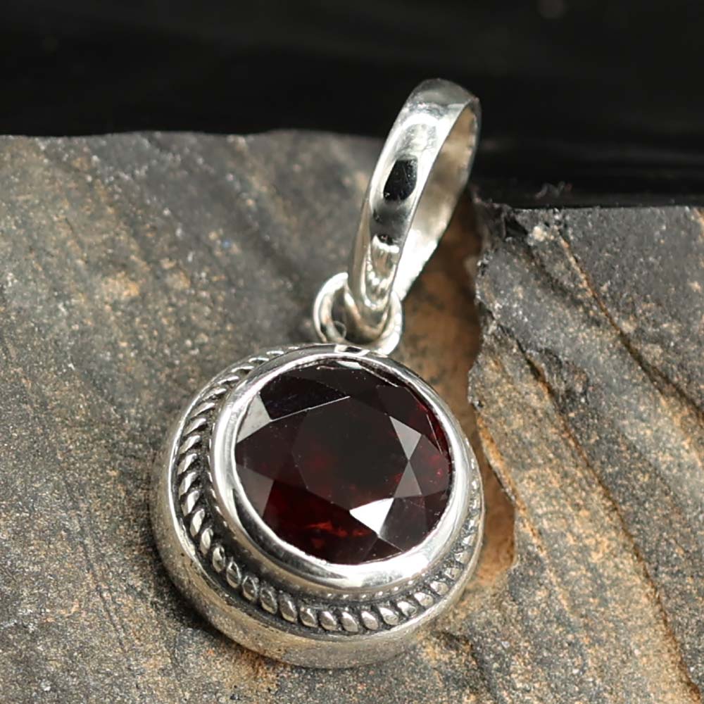 Granat Anhänger schlicht 925 Silber Mazambique Granat