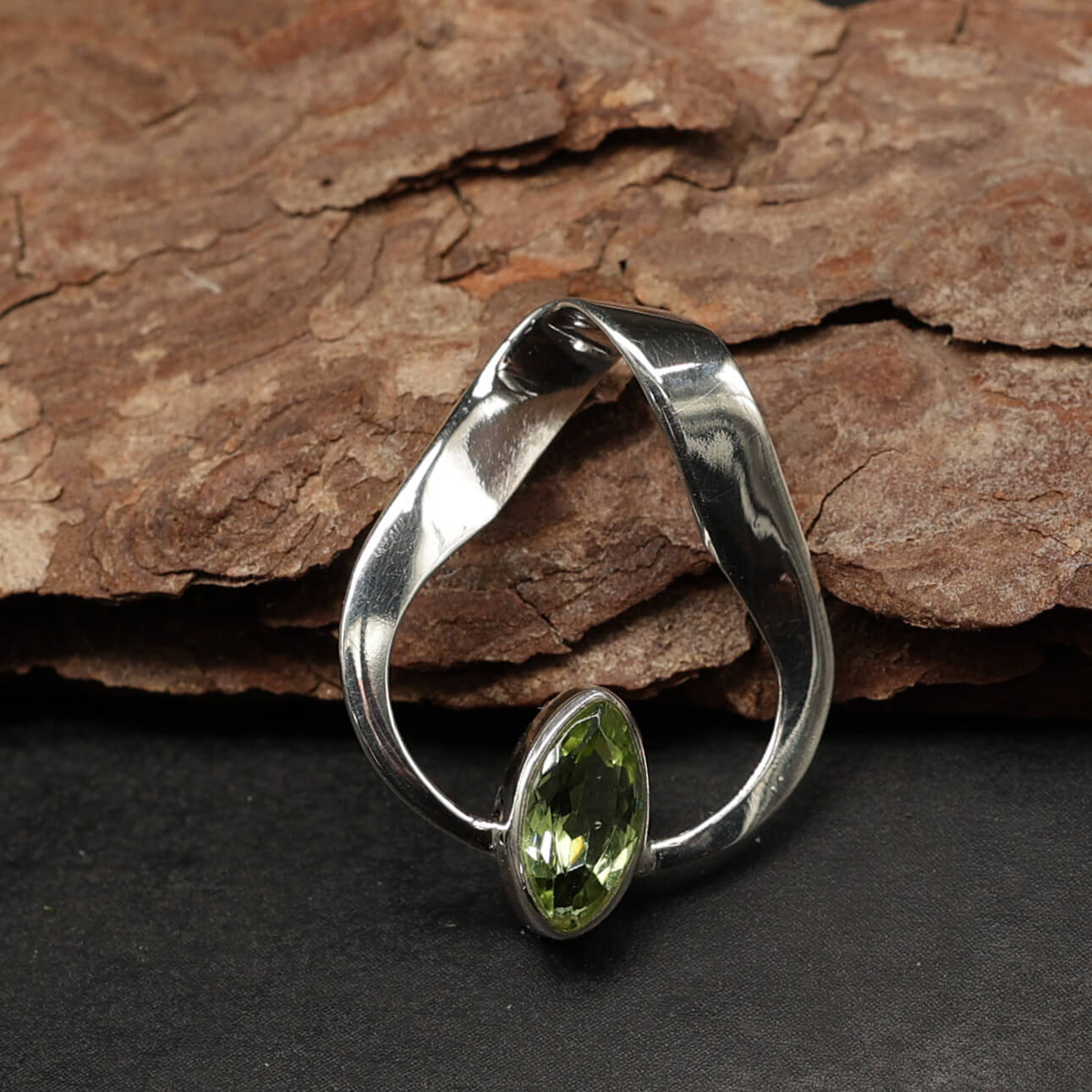 Peridot Schmuck Anhänger 925 Silber edel modern handgefertigt