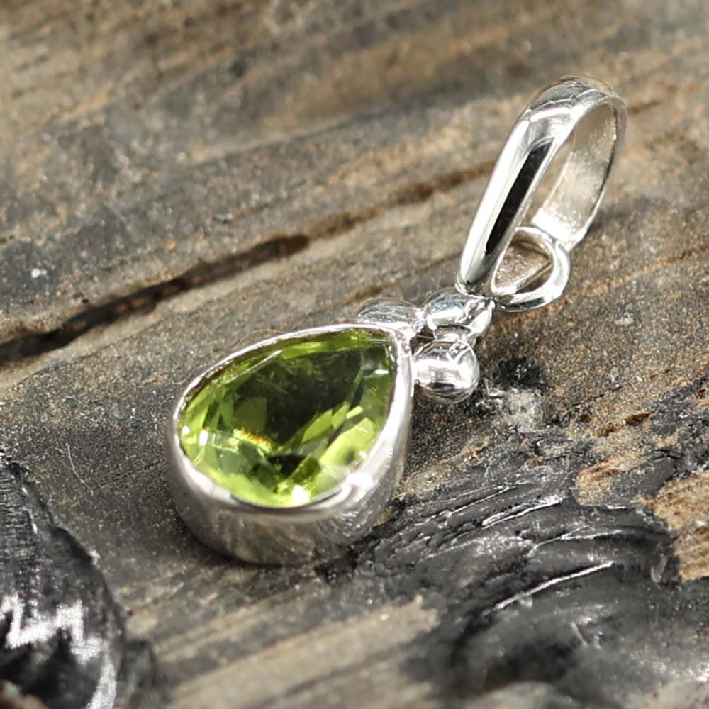 Peridot Anhänger zart schlicht feines fgrün 925 Sterlingsilber