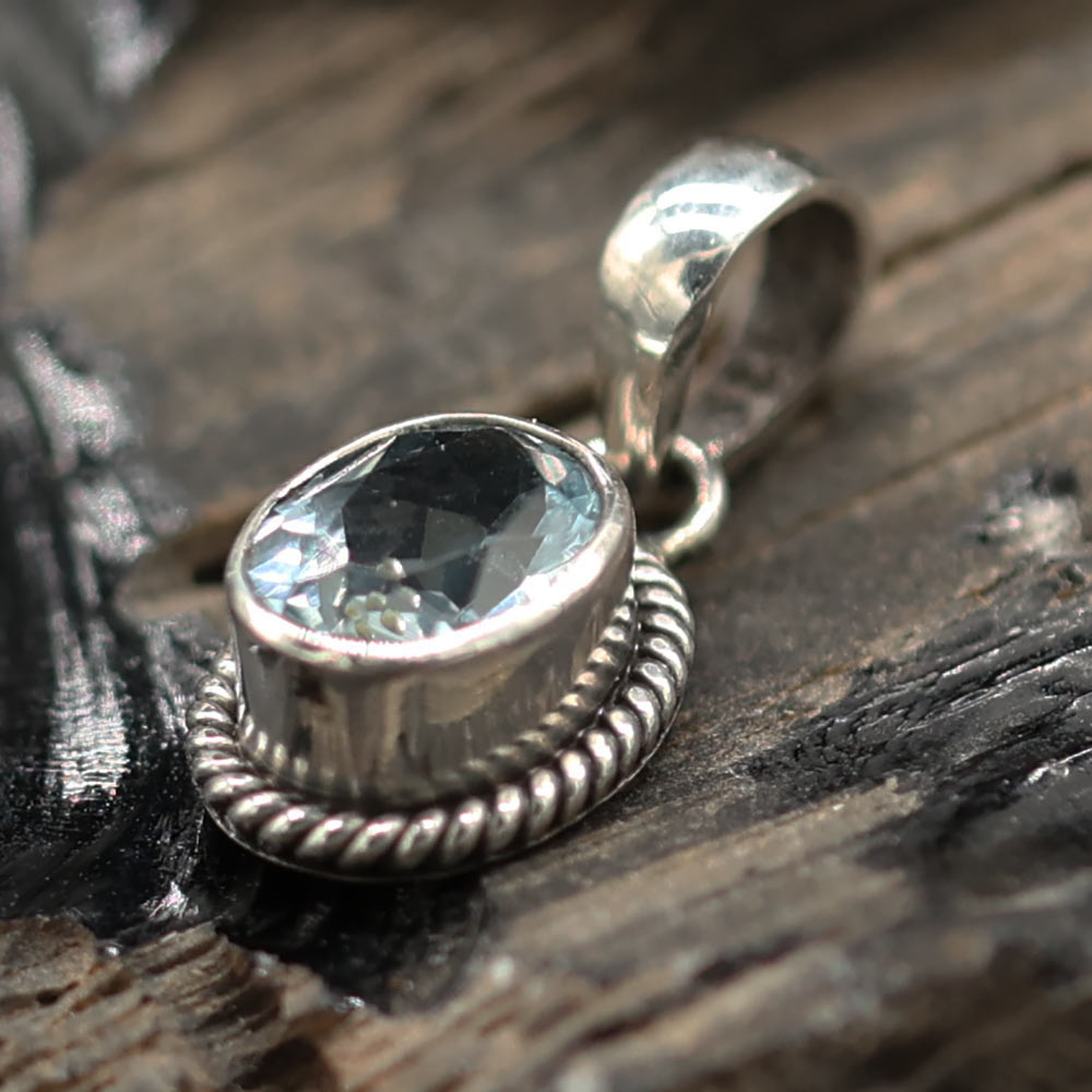 Blauer Topas Anhänger edler 925 Silber Edelsteinschmuck