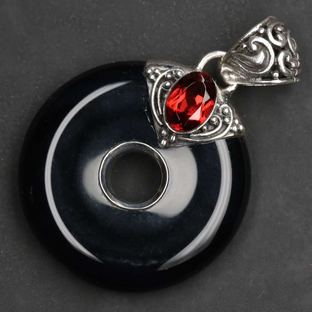 Black Onyx Donut Silberschmuck mit Granat