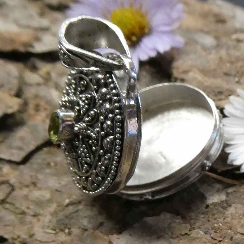 Medaillon geöffnet Peridot