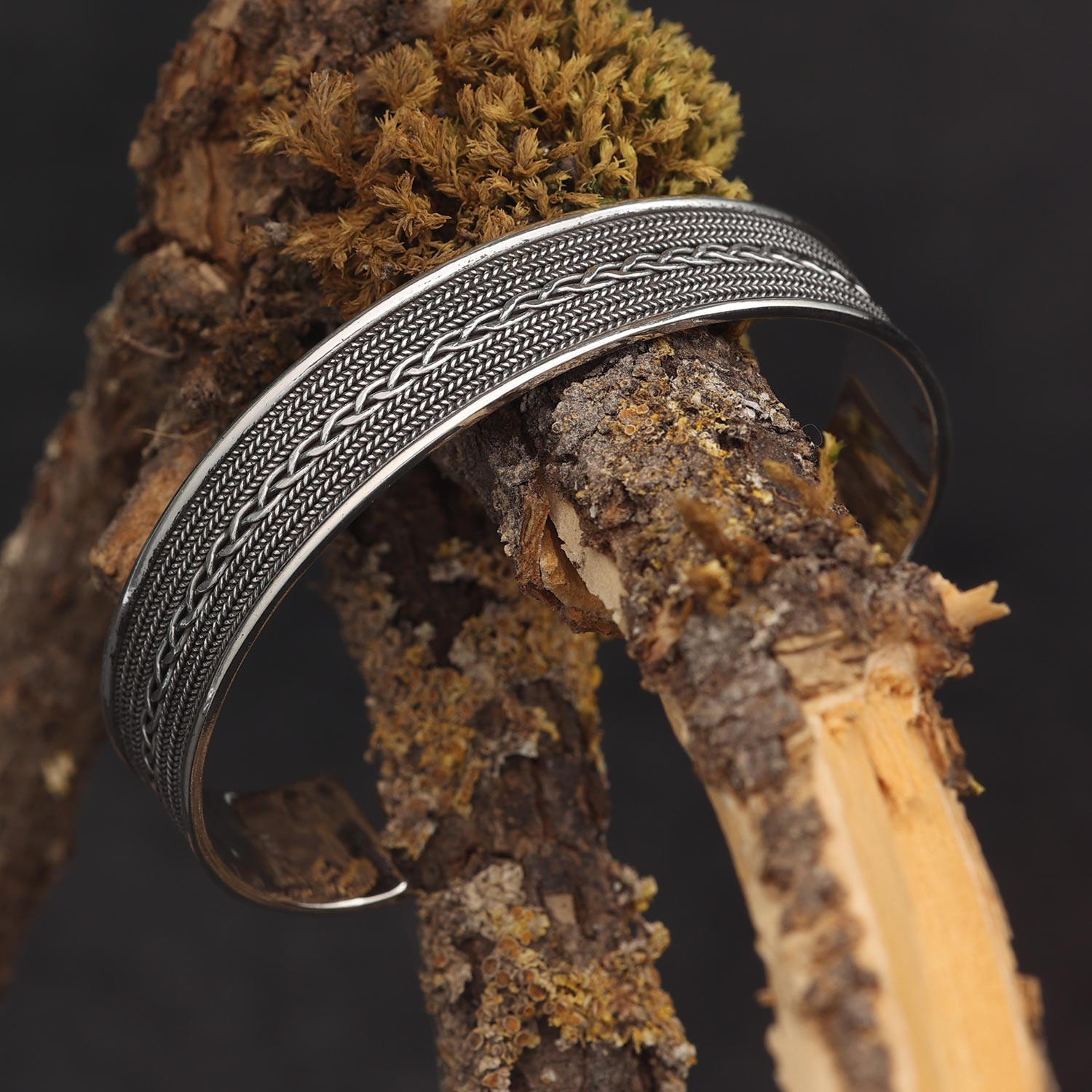 Armspange mit feinen Knoten veriert Sterlingsilber