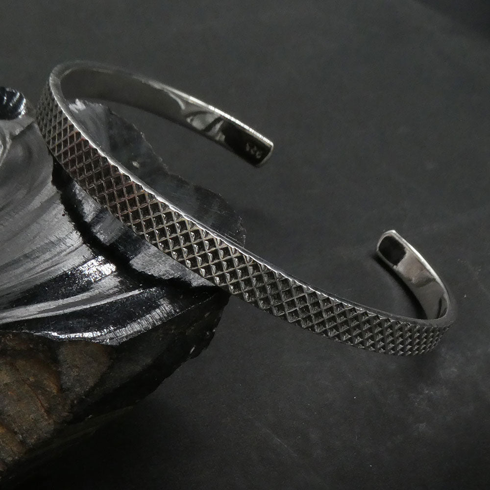 Armreif zeitlos modern gemustert Damen Herren Armschmuck hochwertiges Silber