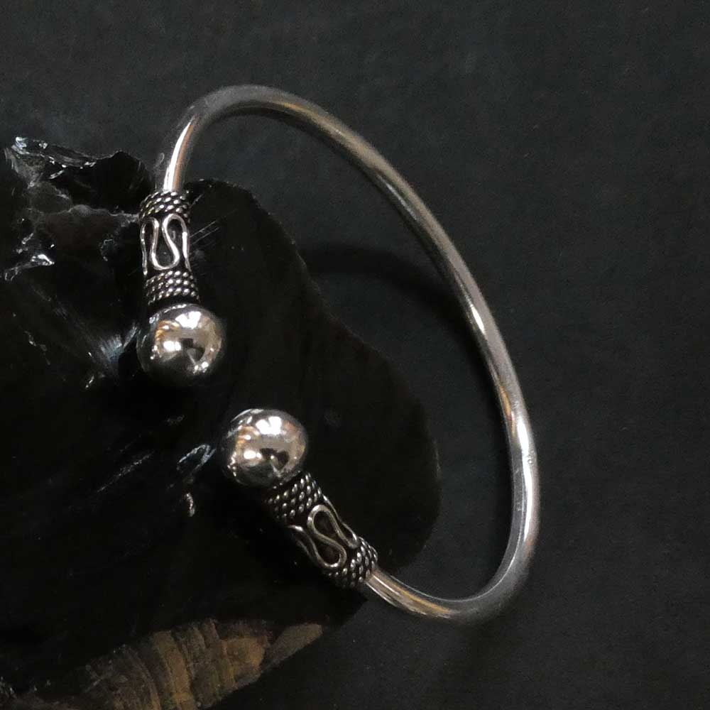 Schlichter Armschmuck mit zwei Bali Kugeln Armspange 925er Silber