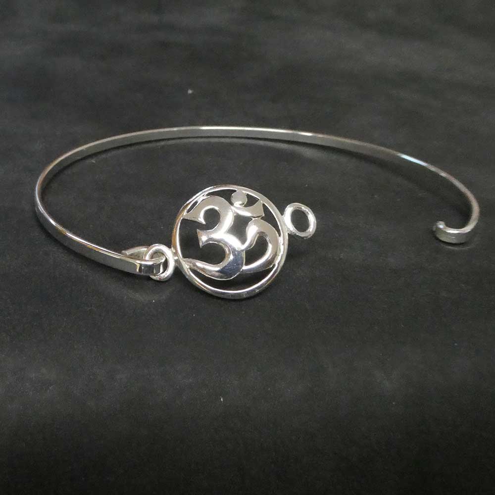 Feine Damen Armspange mit Symbol Om aus Sterlingsilber zarter Armschmuck