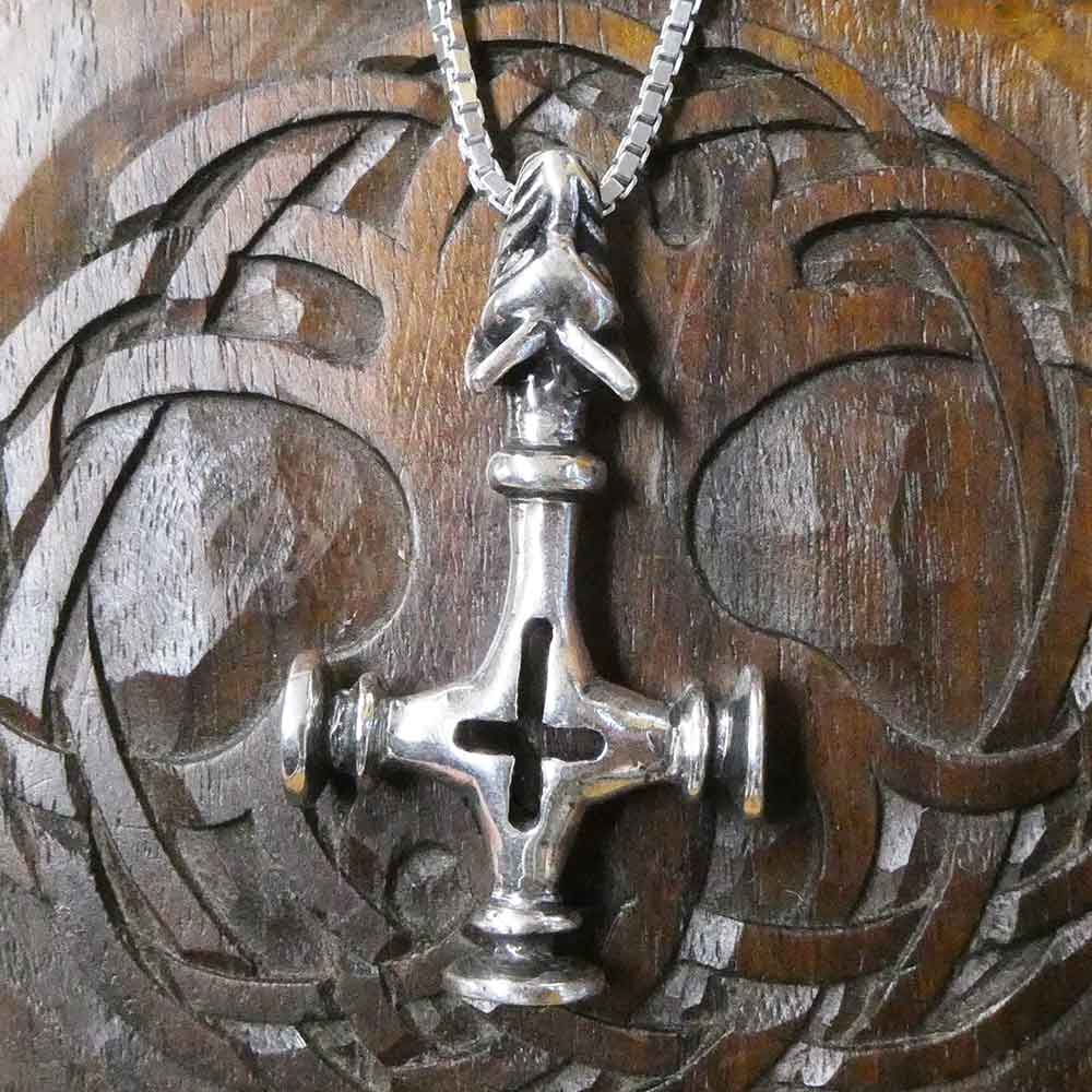 Irischer Schmuck Wolfskreuz 