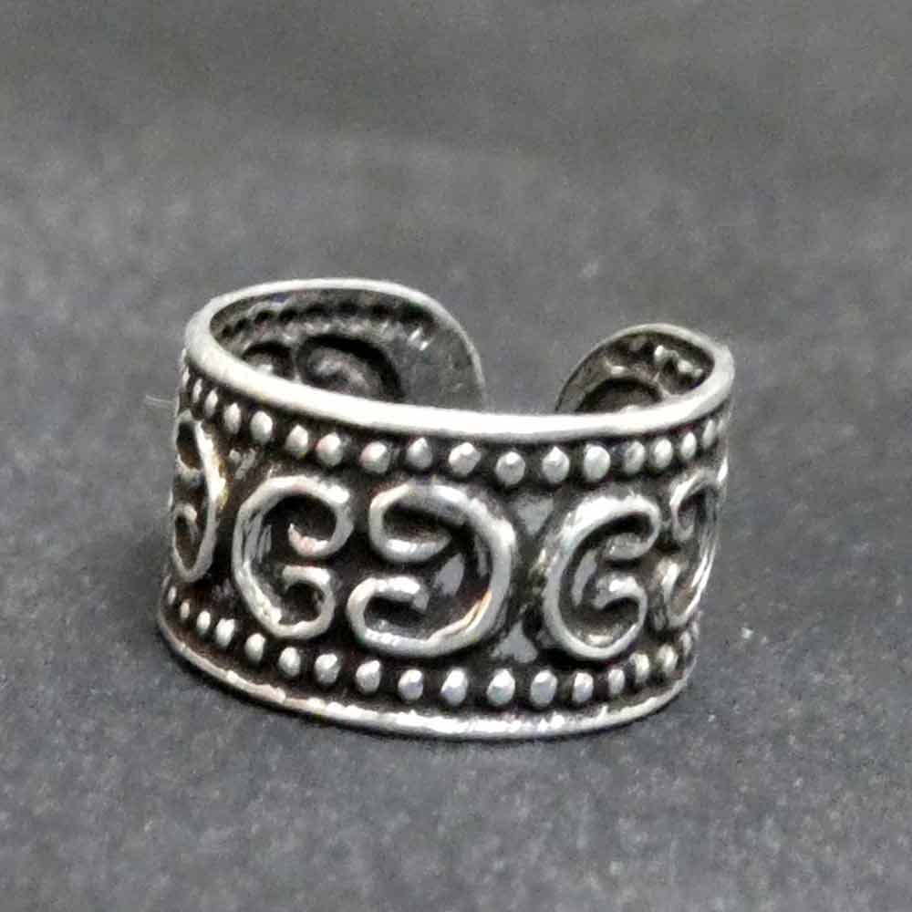 Fein verzierte Ohrklemme Silberschmuck