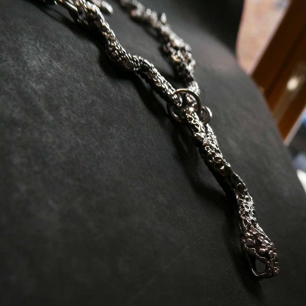 Feine Schlangen fein und detailreich ausgearbeitet Exklusive Halskette