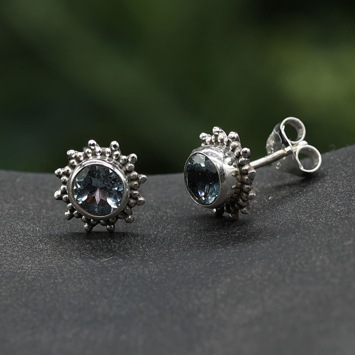 Zeitlose Ohrstecker Blauer Topas Facettiert Damen Ohrring 925 Silber (Paar)