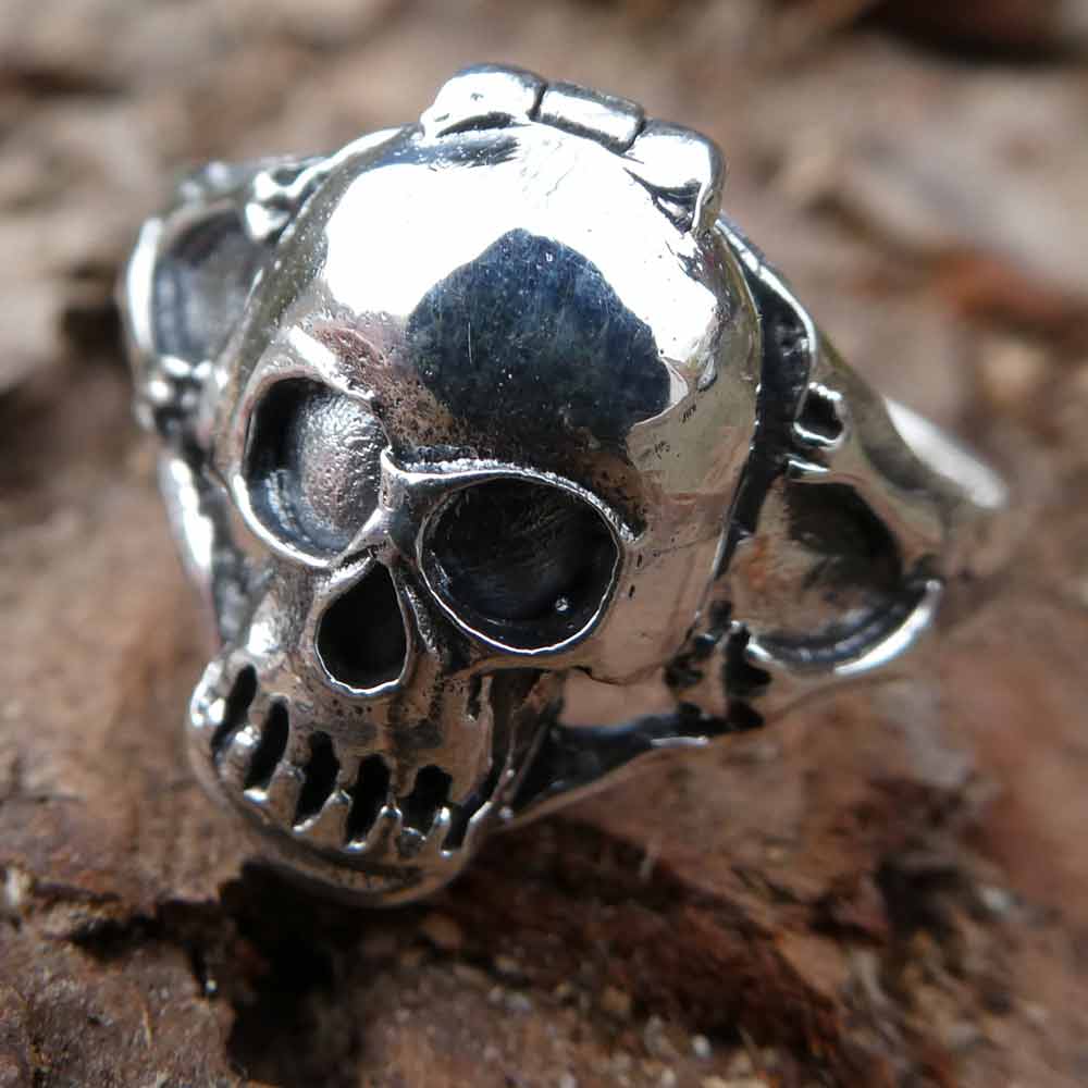 Silberring Totenkopf mit Giftfach