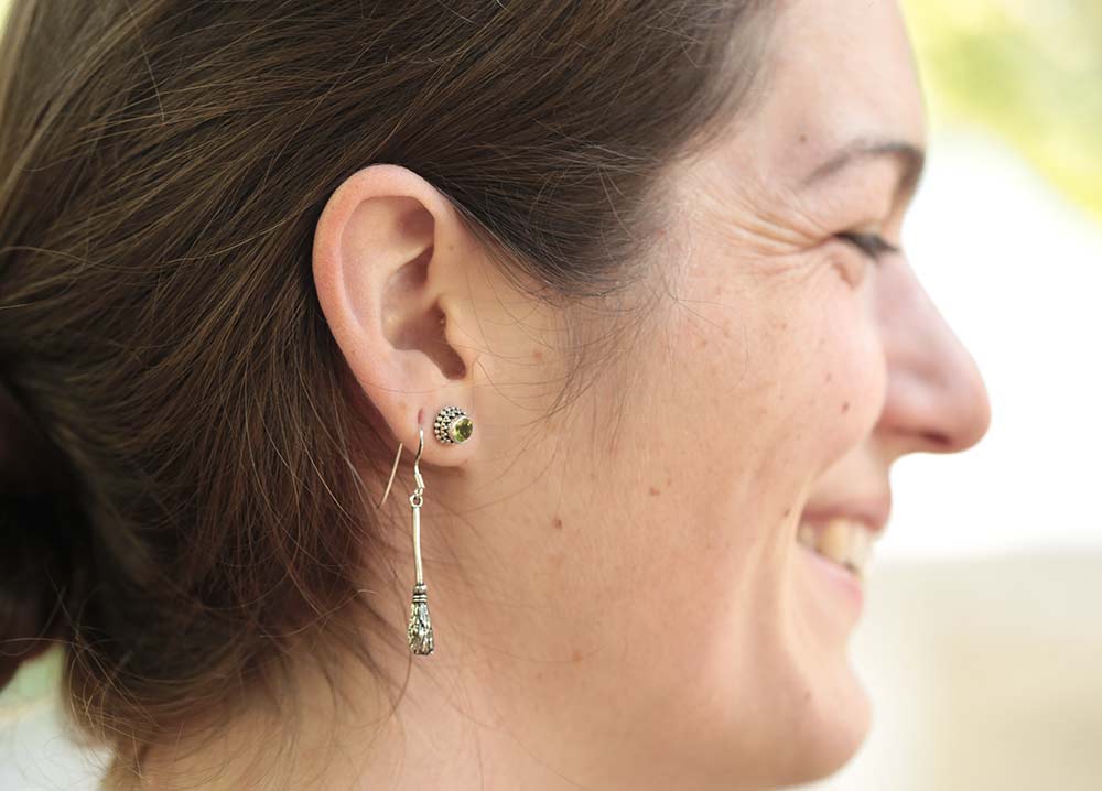 Peridot Ohrstecker an Model kombiniert mit Hexenbesen Ohrringe Ohrschmuck 925 Silber