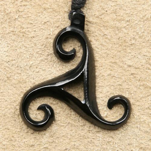 Triskelion Schmuck Horn Kette