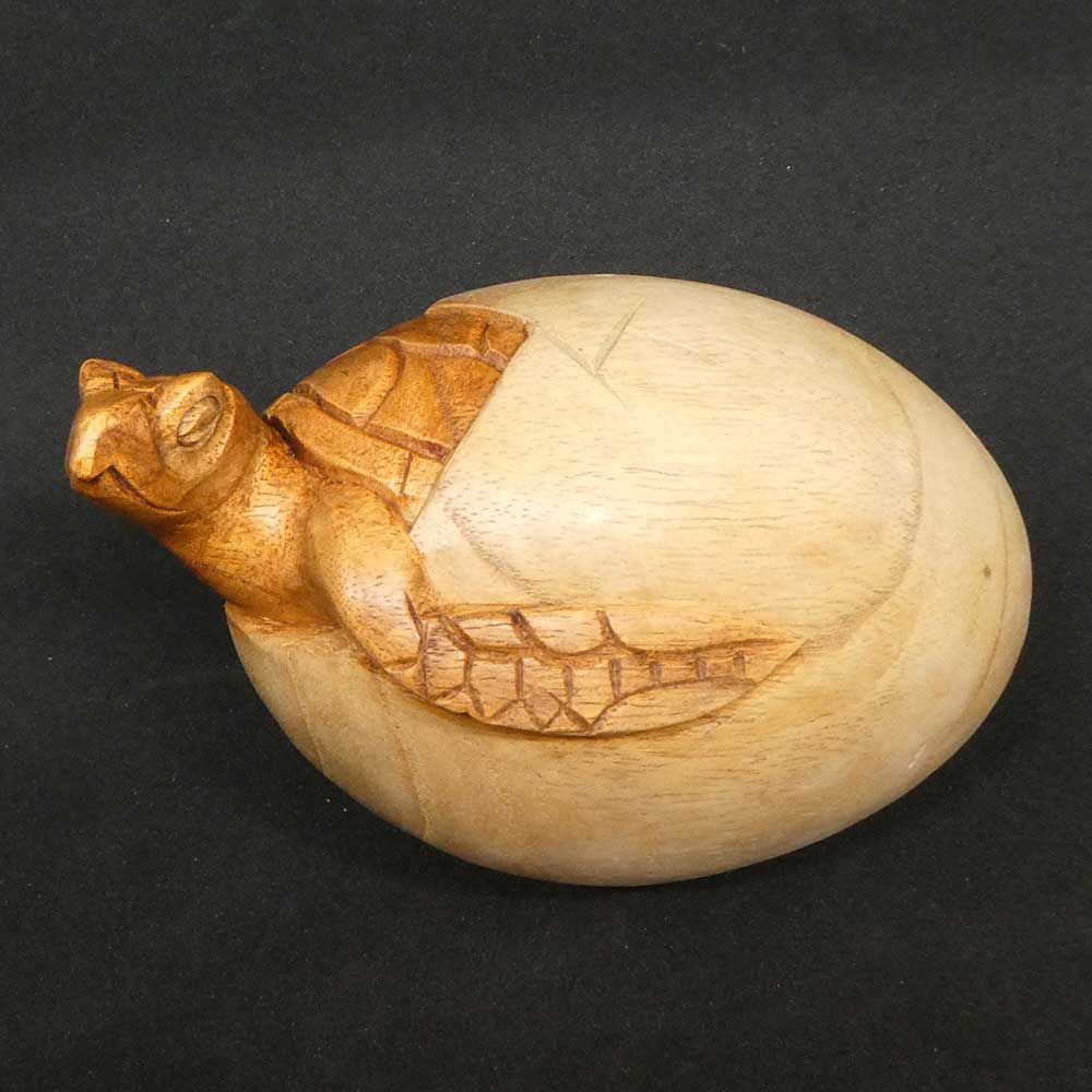 Schildkröte Schnitzerei aus Holz Ei