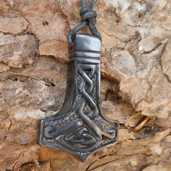 Mjölnir der Hammer Thors Schmuckanhänger aus Horn geschnitzt Halskette