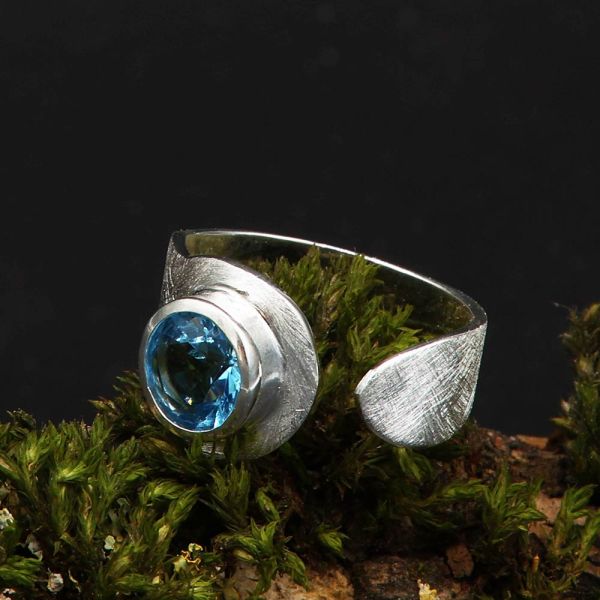 925 Silber Designer Ring Mattiert mit blauem Zirkonia Edelstein icecrush Design